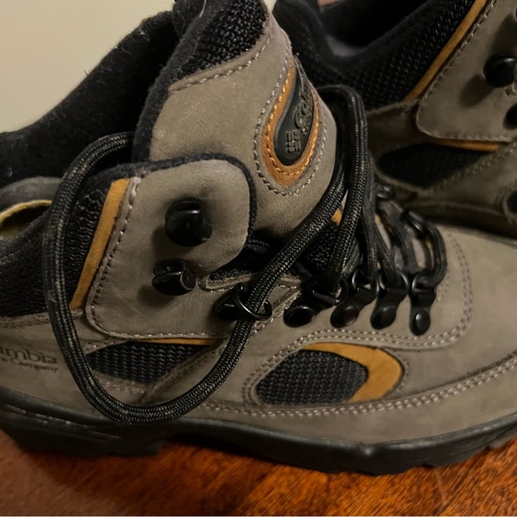 Columbia hiking boots. - Picture 3 of 3